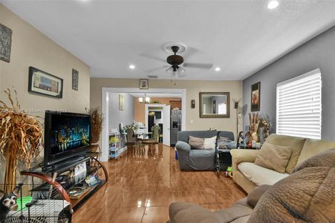 568 E 15th St, Hialeah, FL 33010 photo 8