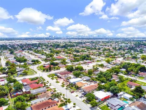 568 E 15th St, Hialeah, FL 33010 photo 2