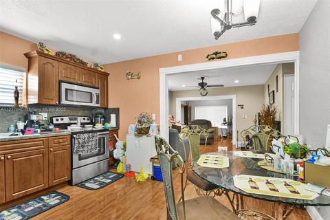 568 E 15th St, Hialeah, FL 33010 photo 10