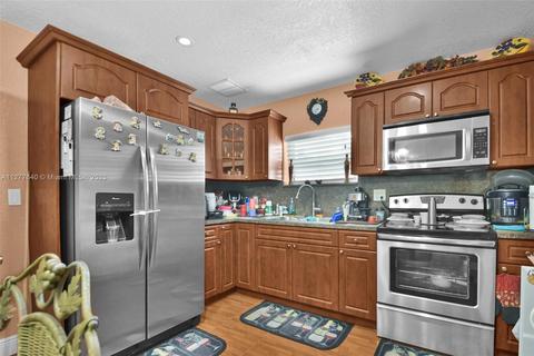568 E 15th St, Hialeah, FL 33010 photo 12