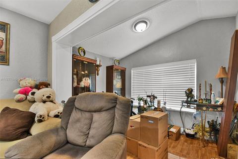 568 E 15th St, Hialeah, FL 33010 photo 7