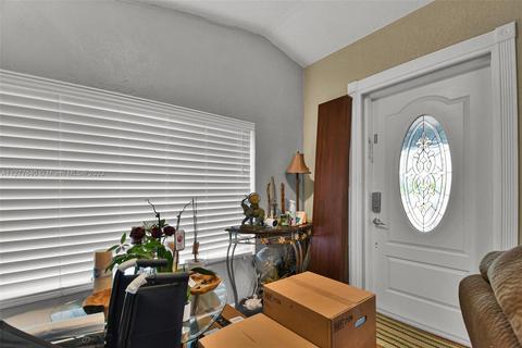 568 E 15th St, Hialeah, FL 33010 photo 6