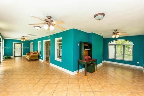 45 Olive Dr, Hialeah, FL 33010 photo 14