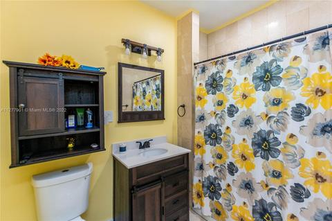45 Olive Dr, Hialeah, FL 33010 photo 40