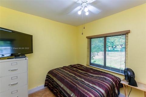 45 Olive Dr, Hialeah, FL 33010 photo 43