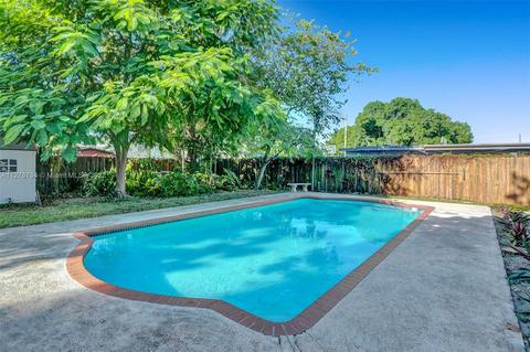 550 E 38th St, Hialeah, FL 33013 photo 2