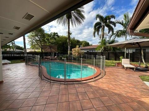 6963 Seagrape Ter, Miami Lakes, FL 33014 photo 2