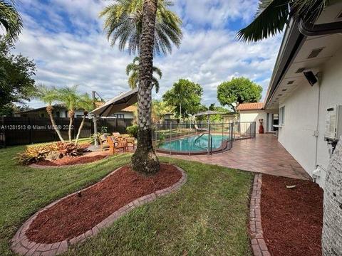 6963 Seagrape Ter, Miami Lakes, FL 33014 photo 20