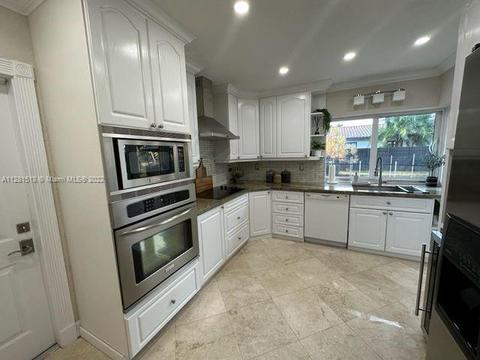 6963 Seagrape Ter, Miami Lakes, FL 33014 photo 4