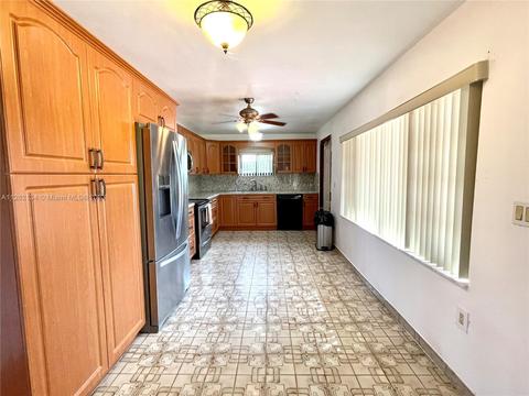 4832 E 9th Ct, Hialeah, FL 33013 photo 2