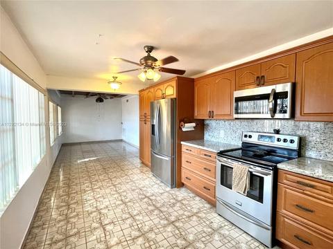 4832 E 9th Ct, Hialeah, FL 33013 photo 1