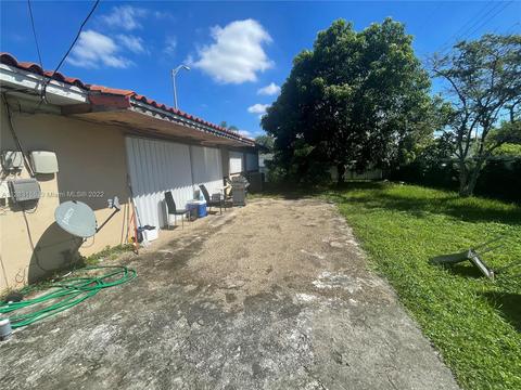 634 W 65th Dr, Hialeah, FL 33012 photo 3