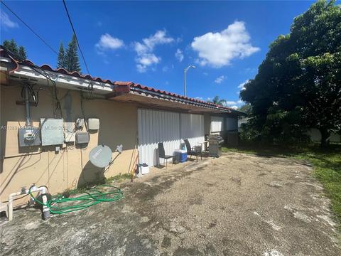 634 W 65th Dr, Hialeah, FL 33012 photo 9