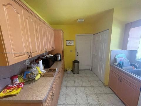 634 W 65th Dr, Hialeah, FL 33012 photo 21