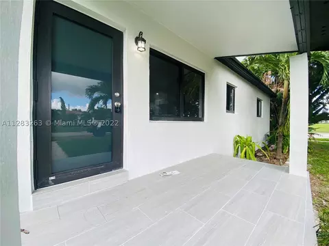 691 E 58th St, Hialeah, FL 33013 photo 1