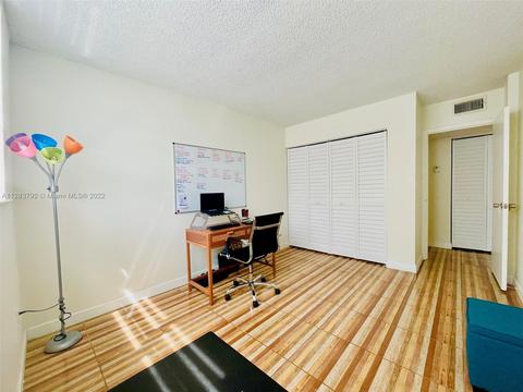 30 E 39th St #215, Hialeah, FL 33013 photo 14