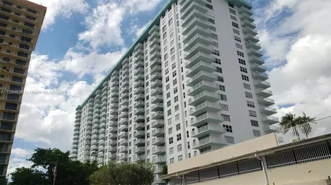301 174th St #415, Sunny Isles Beach, FL 33160