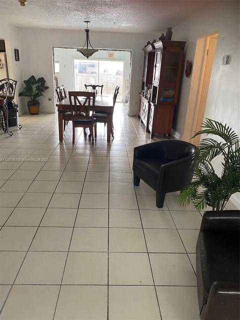 1105 W 69th Pl, Hialeah, FL 33014 photo 4