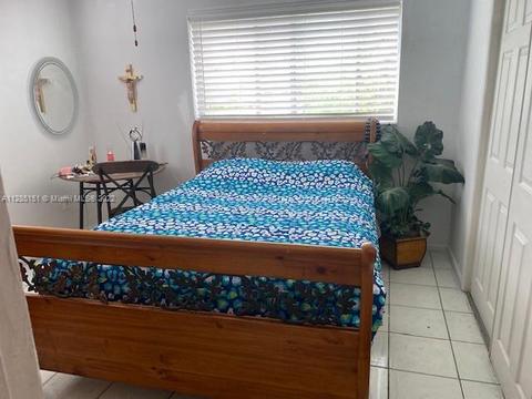 1105 W 69th Pl, Hialeah, FL 33014 photo 9