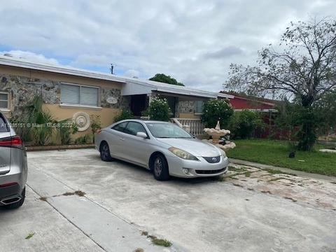 1105 W 69th Pl, Hialeah, FL 33014 photo 2