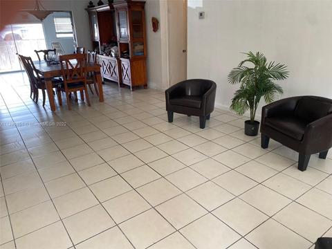 1105 W 69th Pl, Hialeah, FL 33014 photo 3