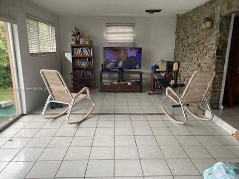 1105 W 69th Pl, Hialeah, FL 33014 photo 8