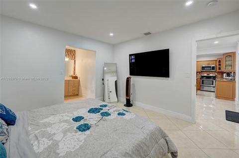 810 W 67th St, Hialeah, FL 33012 photo 12