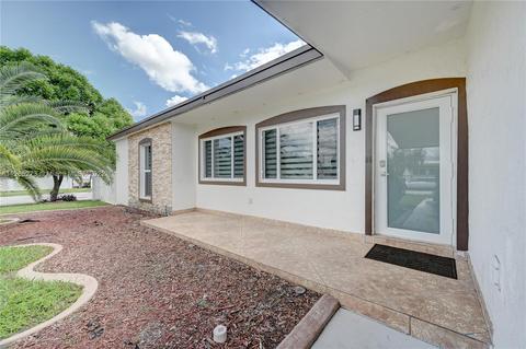 810 W 67th St, Hialeah, FL 33012 photo 3
