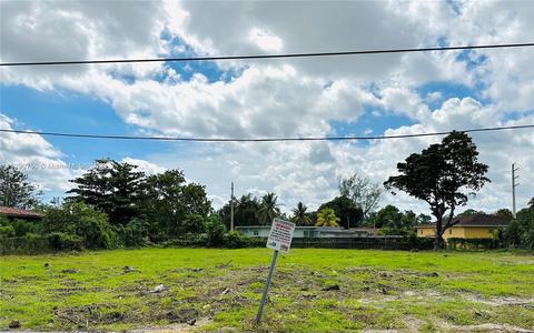136 NW 164th St, Miami, FL 33169