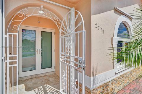 2777 W 68th Pl, Hialeah, FL 33016 photo 4