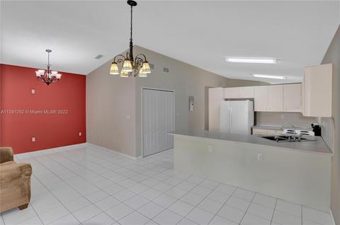 2777 W 68th Pl, Hialeah, FL 33016 photo 15