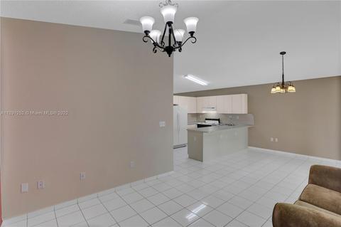 2777 W 68th Pl, Hialeah, FL 33016 photo 13
