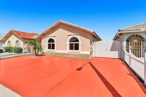2777 W 68th Pl, Hialeah, FL 33016 photo 2