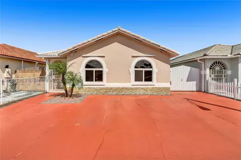 2777 W 68th Pl, Hialeah, FL 33016 photo 1