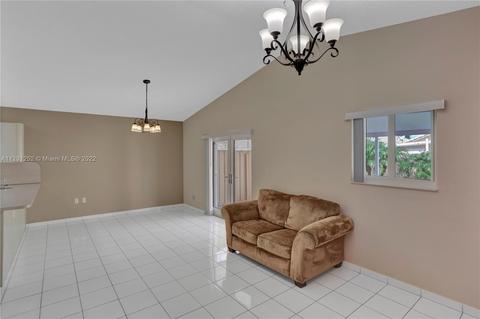 2777 W 68th Pl, Hialeah, FL 33016 photo 14