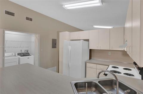 2777 W 68th Pl, Hialeah, FL 33016 photo 11
