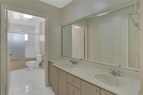 2777 W 68th Pl, Hialeah, FL 33016 photo 26