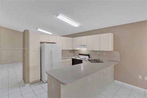 2777 W 68th Pl, Hialeah, FL 33016 photo 8