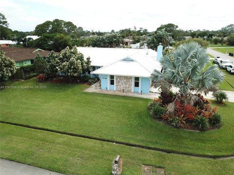 902 SE Brookedge Ave, Port Saint Lucie, FL 34983