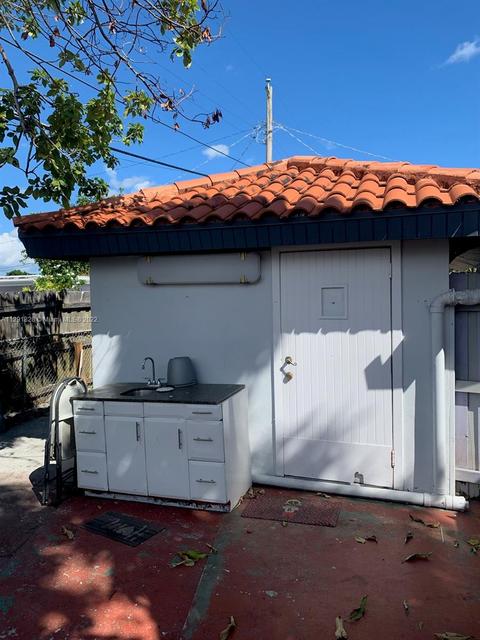 931 E 10th Pl, Hialeah, FL 33010 photo 5