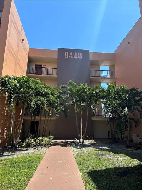 9440 W Flagler St #413, Miami, FL 33174