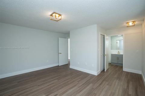 3237 W 70th St, Hialeah, FL 33018 photo 10