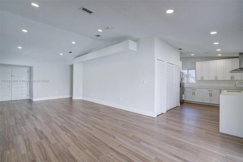 3237 W 70th St, Hialeah, FL 33018 photo 4