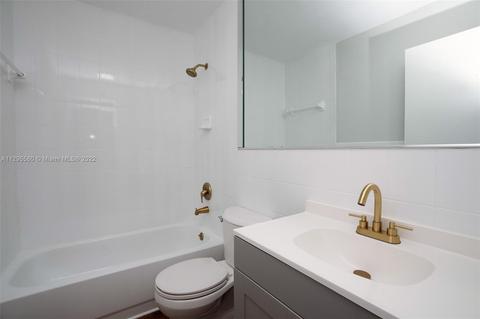 3237 W 70th St, Hialeah, FL 33018 photo 15