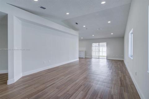 3237 W 70th St, Hialeah, FL 33018 photo 5