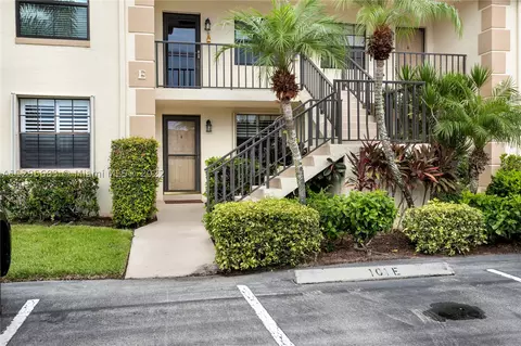 101 Pinecrest Cir #E, Jupiter, FL 33458 photo 1