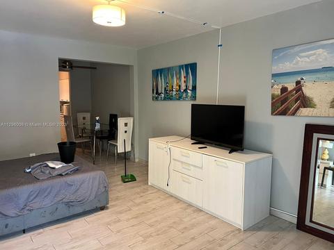 1600 Pennsylvania Ave #7, Miami Beach, FL 33139