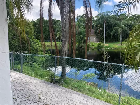801 Mockingbird Ln, Plantation, FL 33324