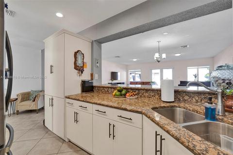 669 W 63rd Dr, Hialeah, FL 33012 photo 10