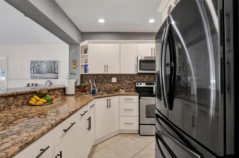 669 W 63rd Dr, Hialeah, FL 33012 photo 11